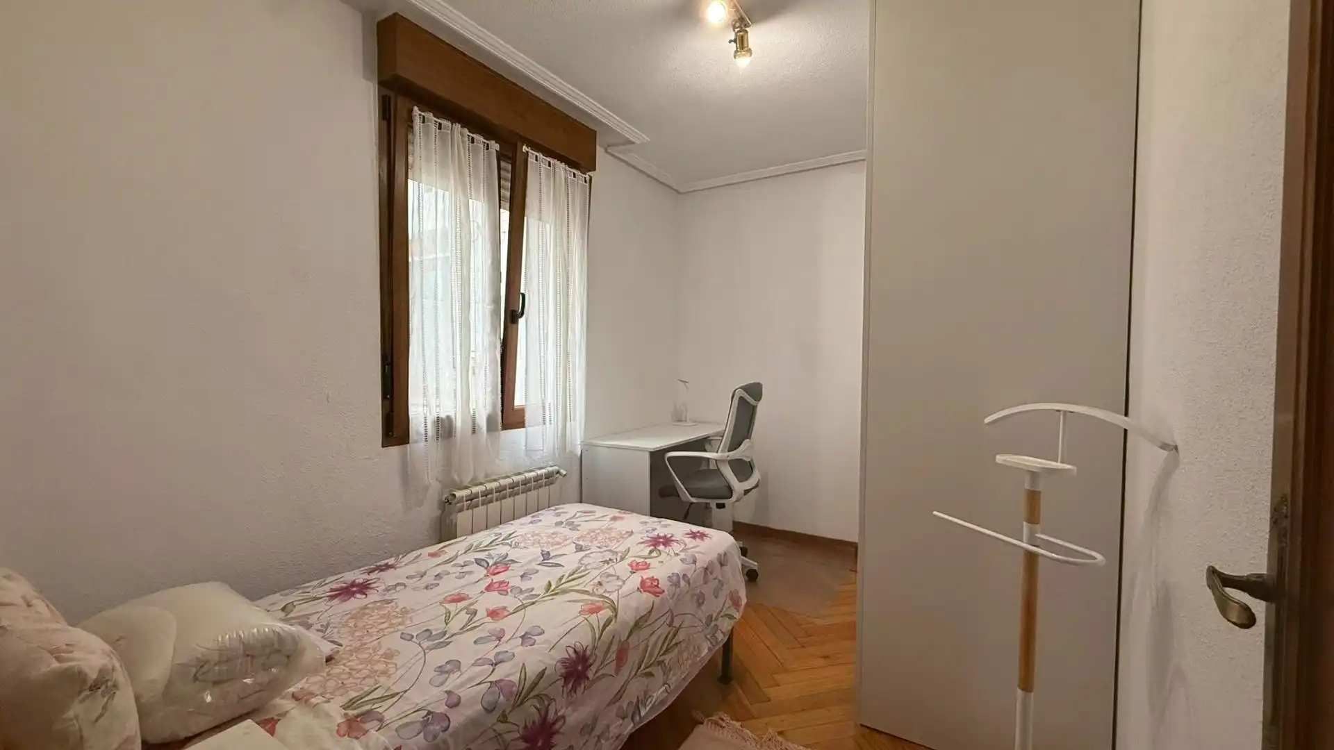 Bedroom of Flat for rent in Santander