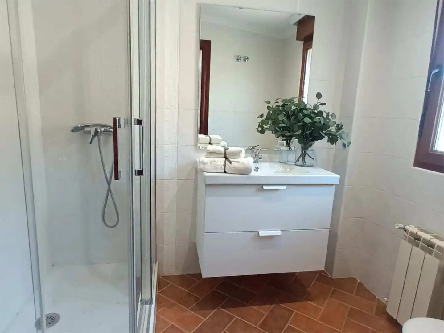 Bathroom of Detached homes for rent in Valdáliga, Cantabria