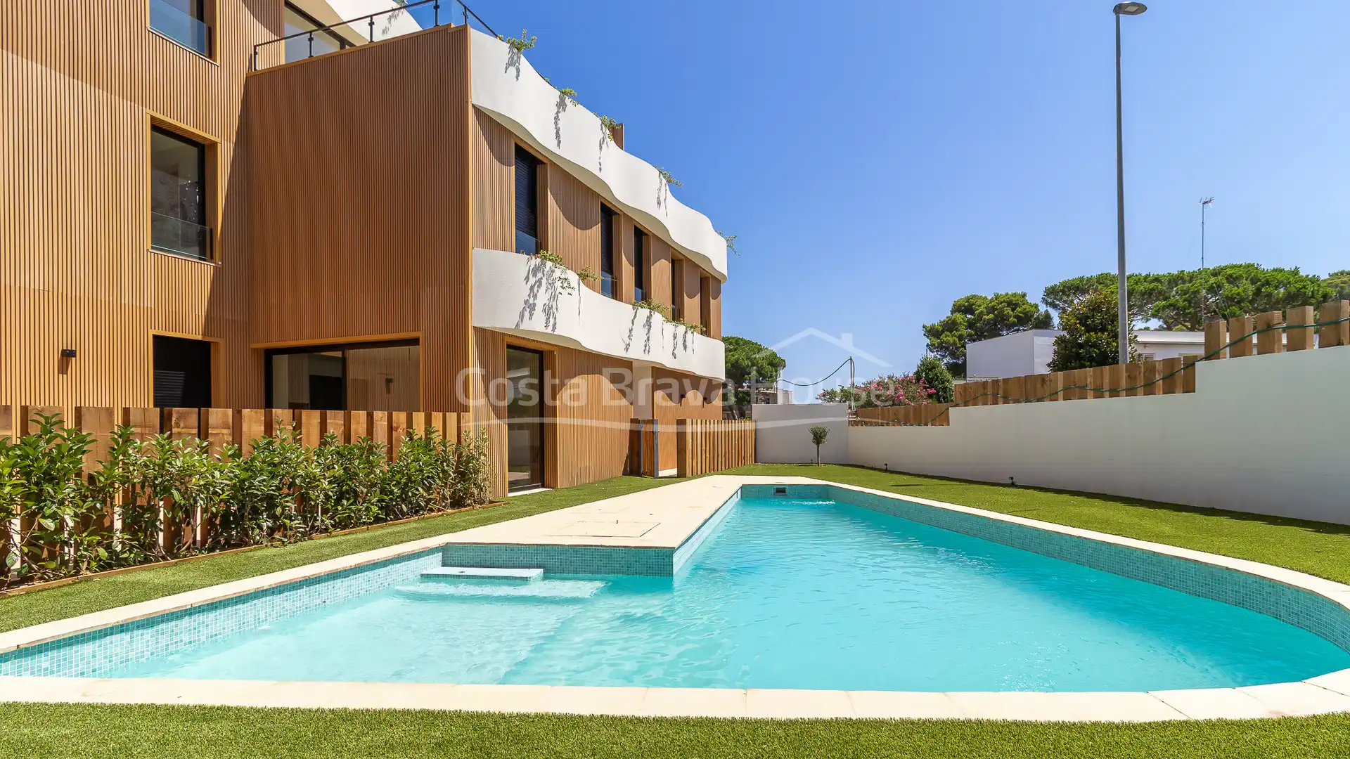 Piscina de Apartament en venda en Palamós amb Aire condicionat, Calefacció i Jardí privat