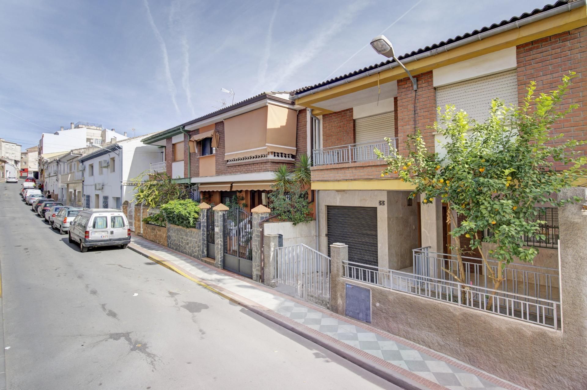 Casa adosada en venda a Calle Calle de los Jardines, 33