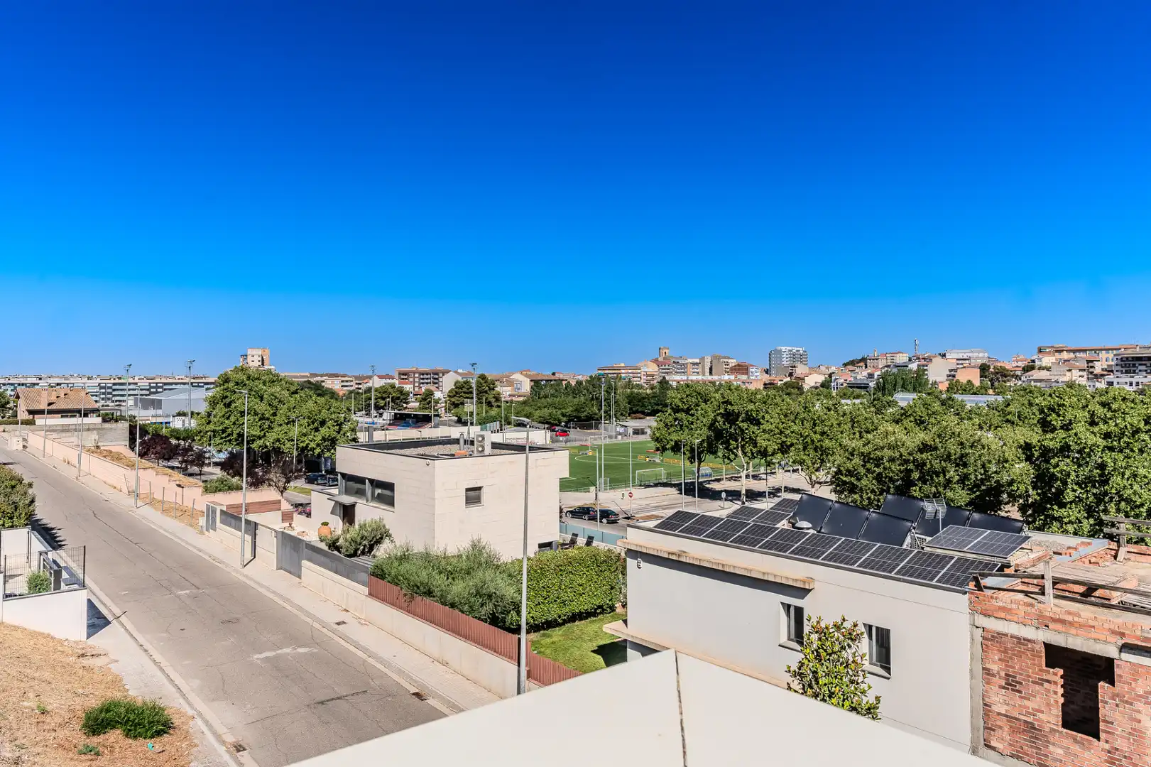 Vista exterior de Casa o xalet en venda en Tàrrega amb Aire condicionat, Jardí privat i Terrassa