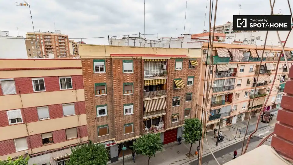 Außenansicht von Wohnung zur Miete in Valencia mit Klimaanlage, Heizung und Möbliert