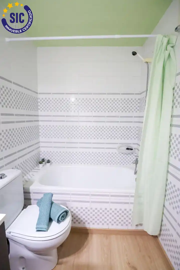Bany de Apartament en venda en Oropesa del Mar / Orpesa amb Jardí privat, Terrassa i Moblat