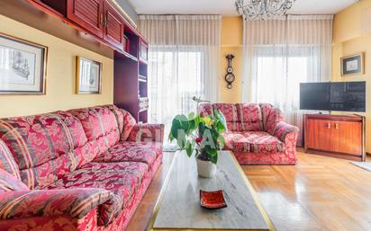 Living room of Flat for sale in  Madrid Capital  with Air Conditioner, Heating and Parquet flooring