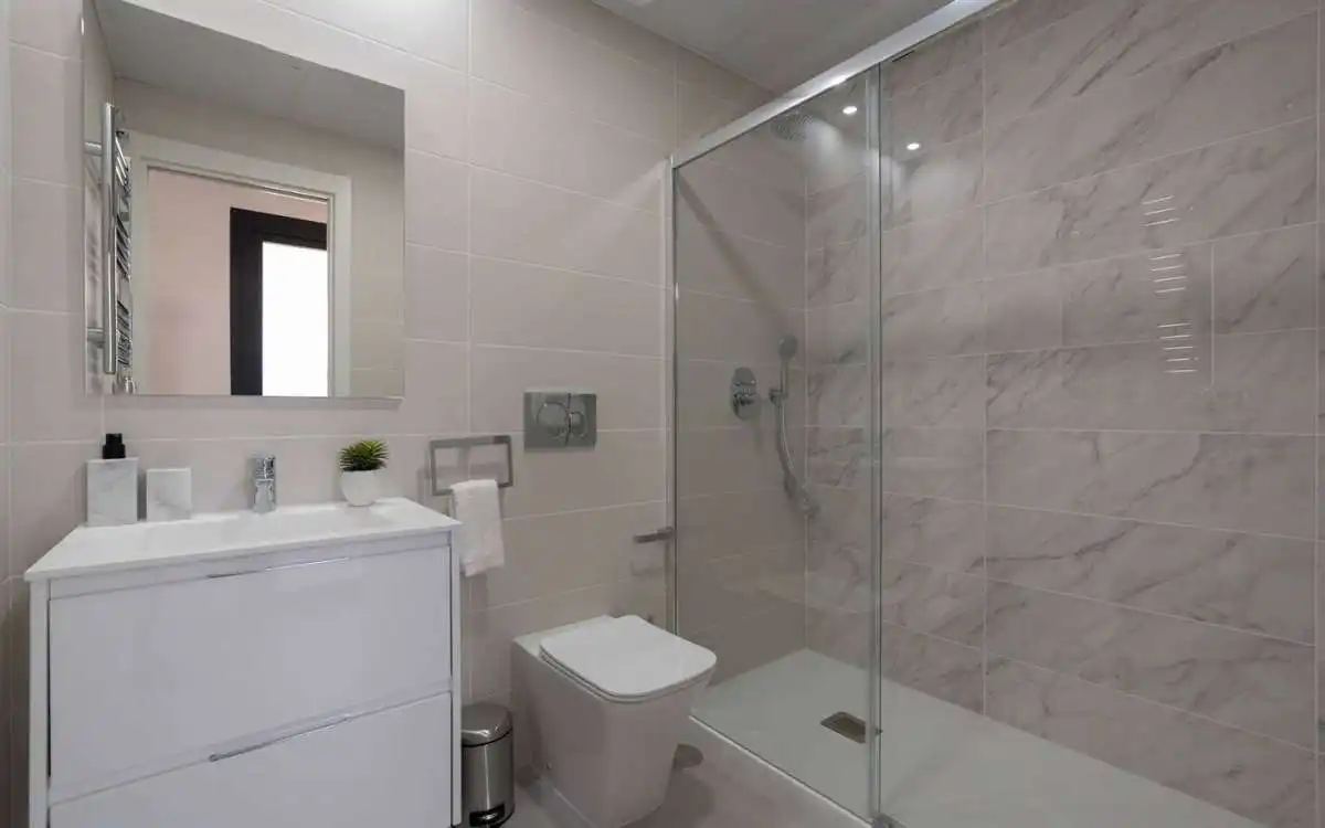 Badezimmer von Wohnung zum Verkauf in Benidorm mit Terrasse und Gemeinschaftspool