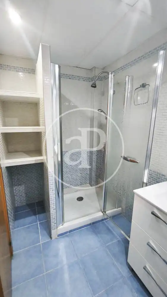 Baño de Piso en venta en Valencia con Calefacción y Balcón