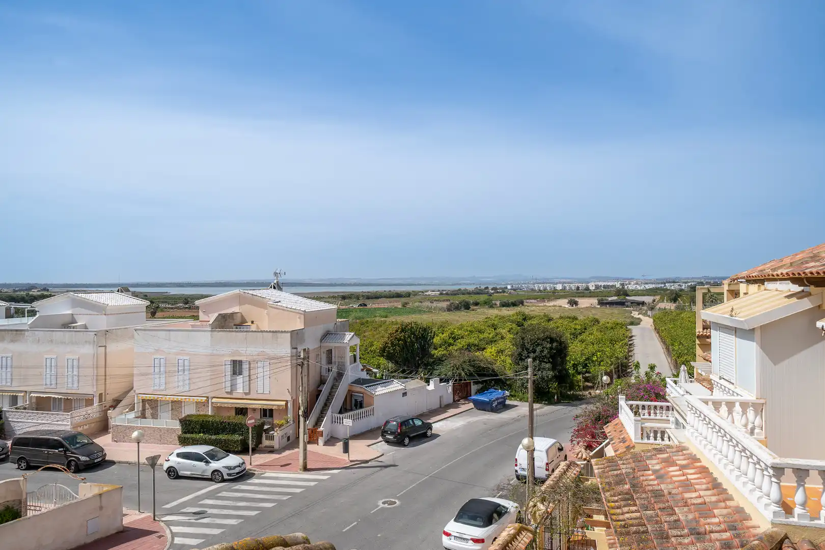 Vista exterior de Casa adosada en venta en Guardamar del Segura con Aire acondicionado, Jardín privado y Terraza