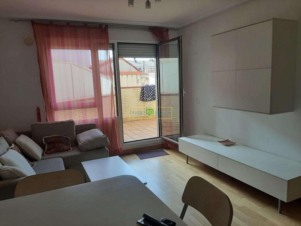 Dormitori de Apartament en venda en León Capital  amb Calefacció, Terrassa i Traster