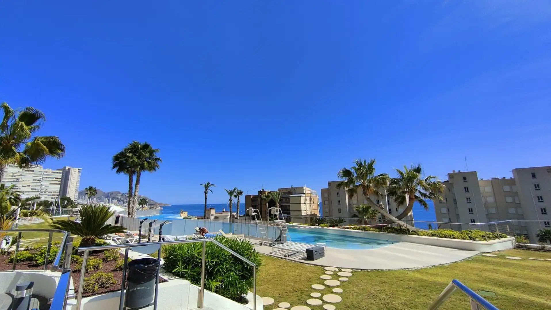 Piscina de Ático en venta en Benidorm con Aire acondicionado, Jardín privado y Terraza