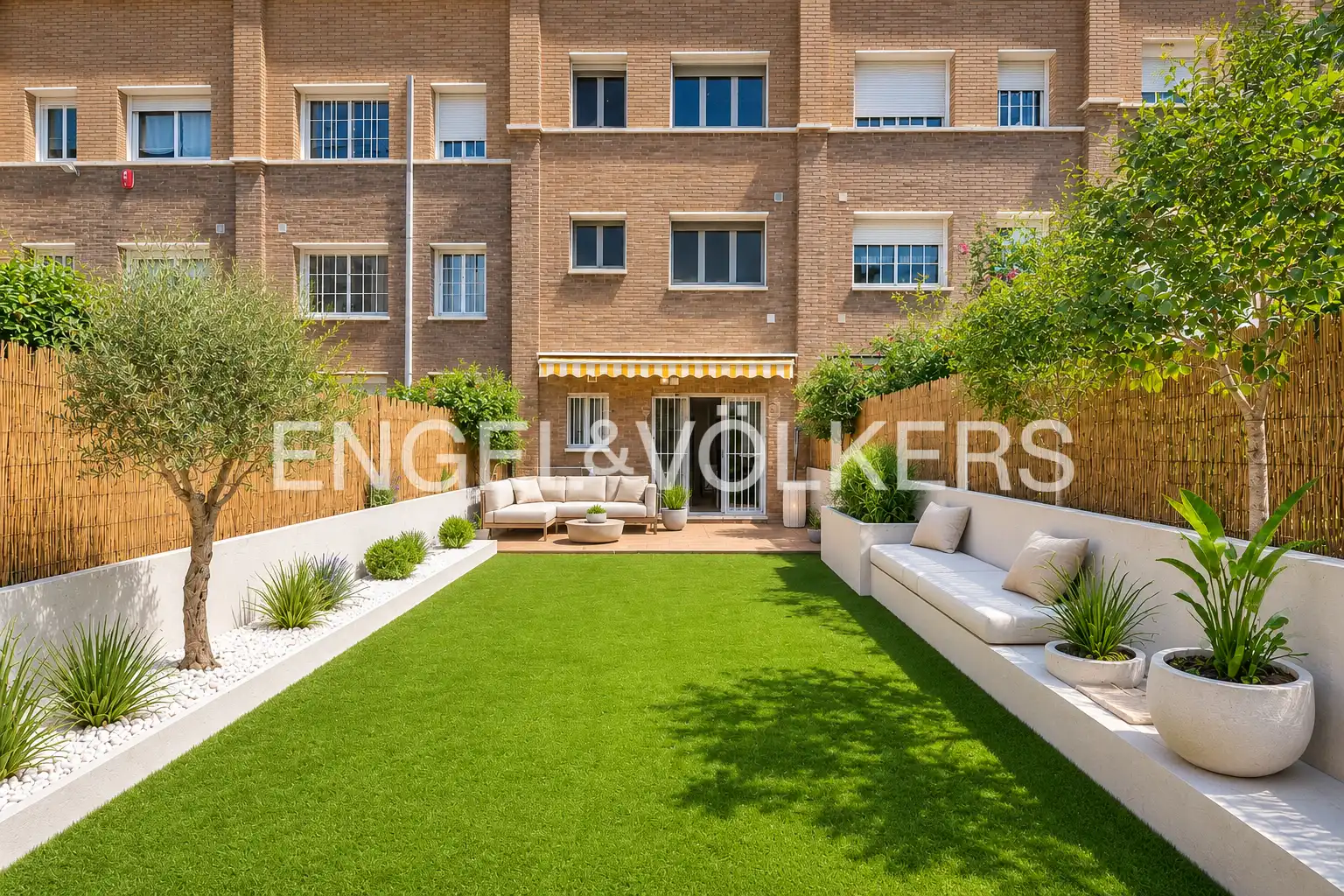 Terraced house with garden for sale in Carrer de Lola Anglada