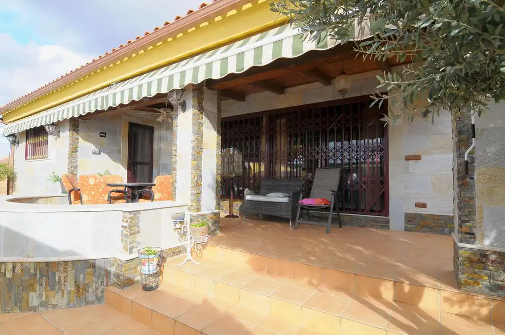 Terrasse von Haus oder Chalet zum Verkauf in Valdepeñas mit Klimaanlage, Heizung und Privatgarten
