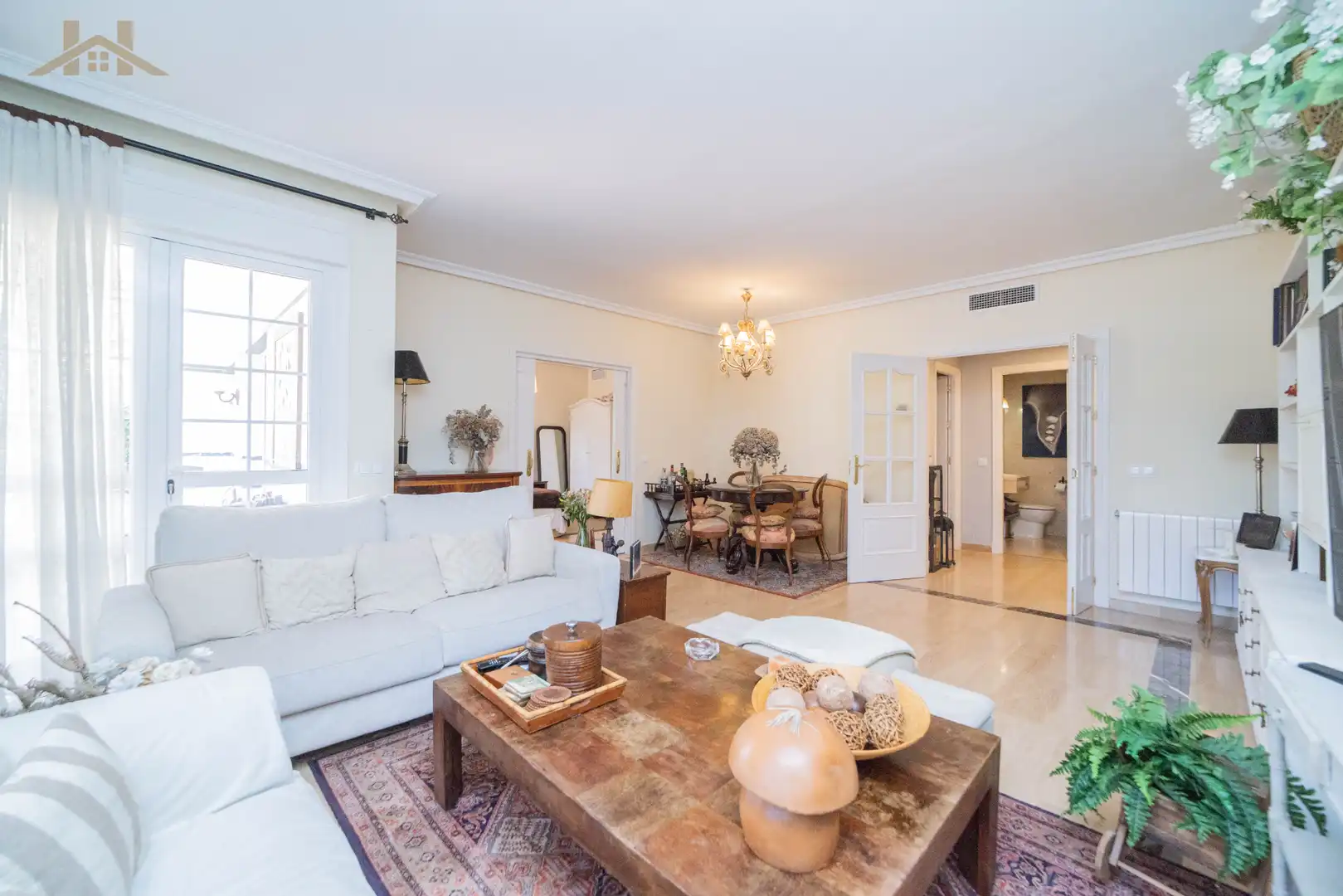 Sala de estar de Planta baja en venta en Majadahonda con Aire acondicionado, Calefacción y Jardín privado