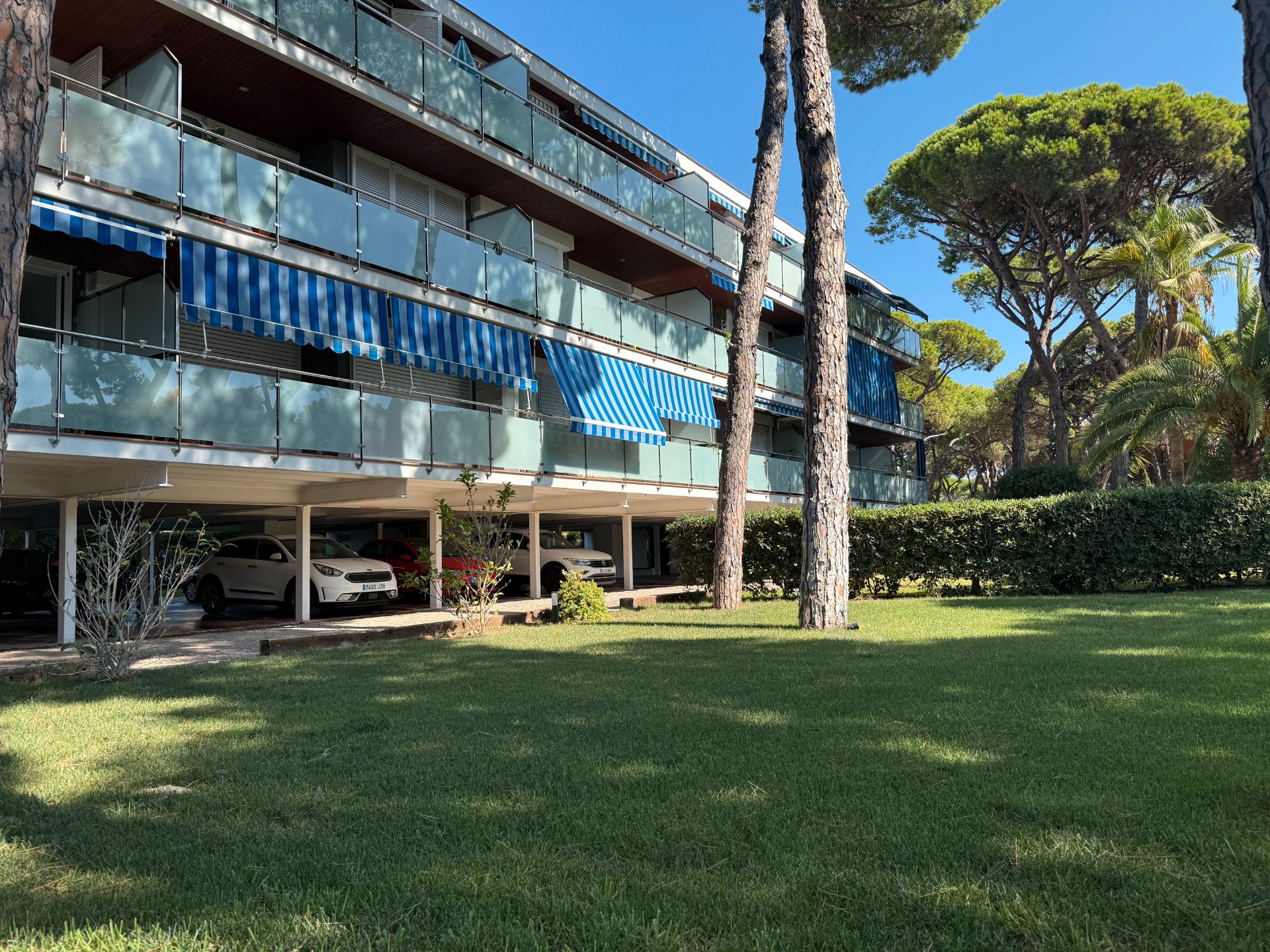 Vista exterior de Apartamento en venta en Castelldefels con Aire acondicionado, Calefacción y Jardín privado