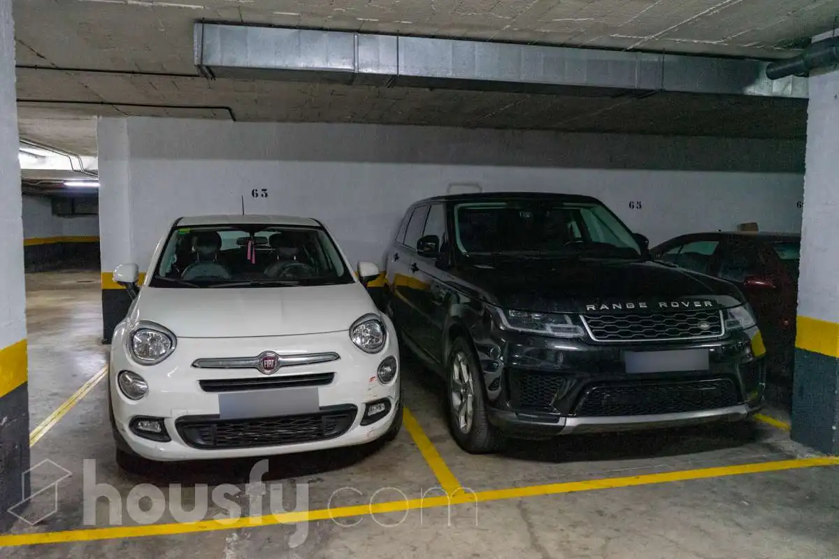 Parkplatz von Wohnung zur Miete in Sevilla mit Klimaanlage, Heizung und Terrasse
