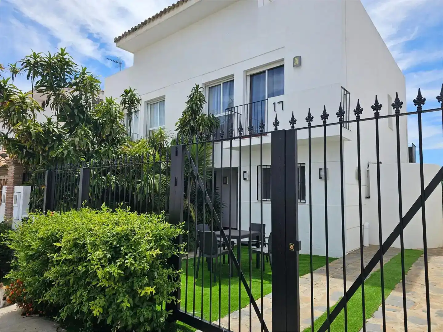 Exterior view of Flat for share in Marbella  with Air Conditioner, Private garden and Furnished