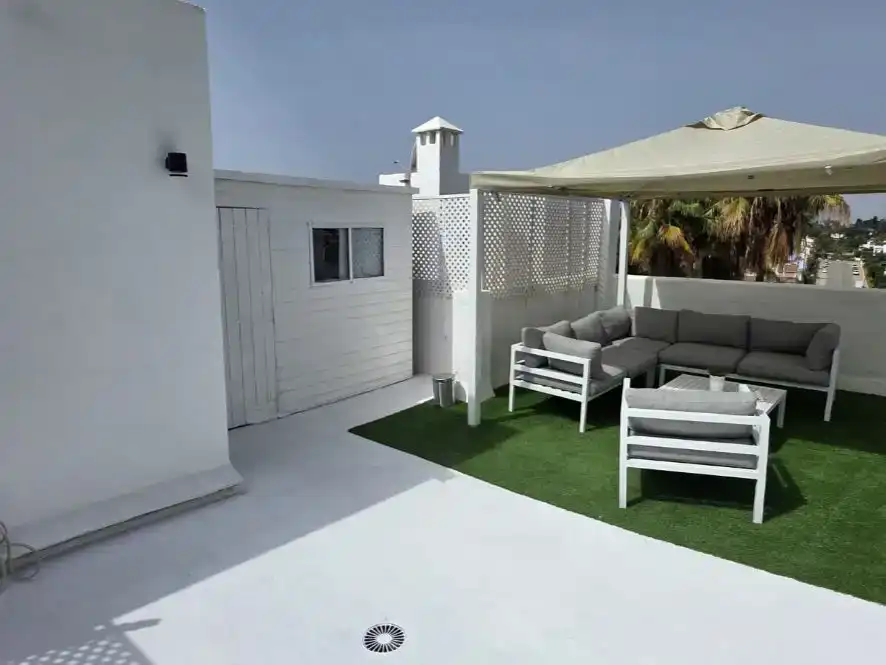 Terrassa de Pis de lloguer en Estepona amb Aire condicionat, Piscina i Balcó