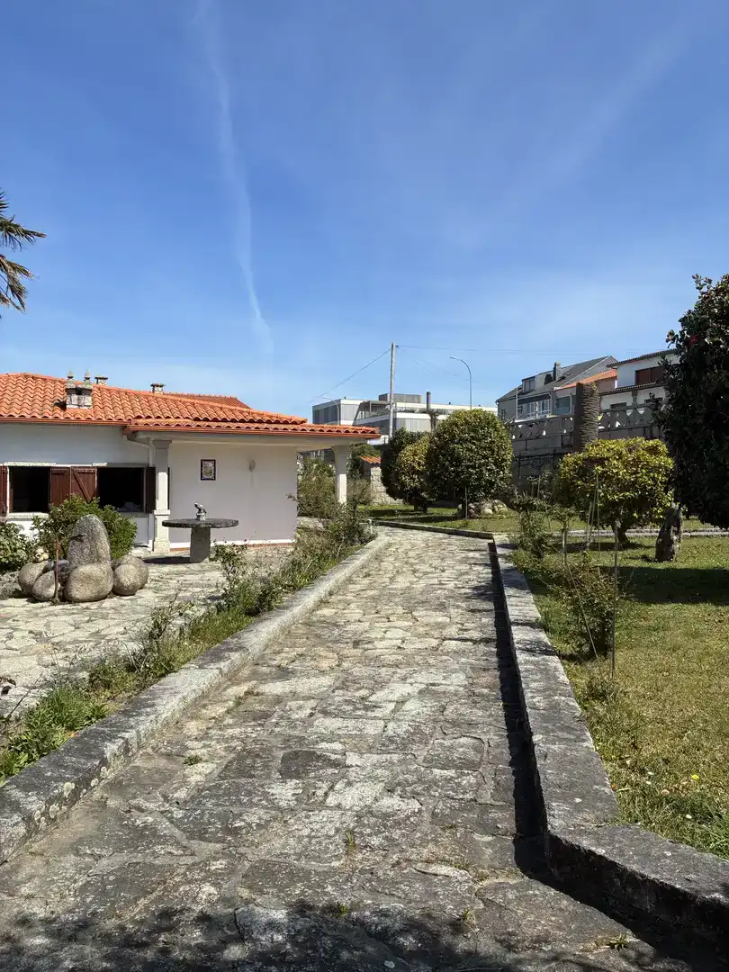 Vista exterior de Casa o xalet de lloguer en Sanxenxo amb Balcó