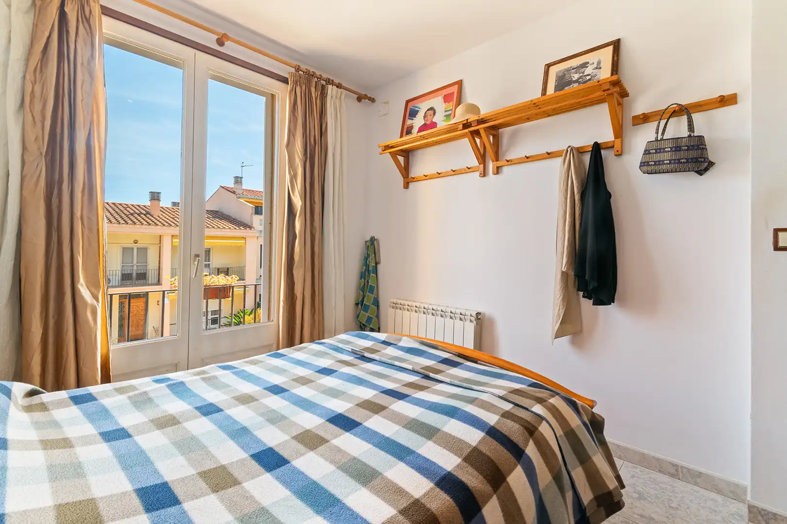 Dormitori de Casa adosada en venda en Peralada amb Calefacció, Jardí privat i Terrassa