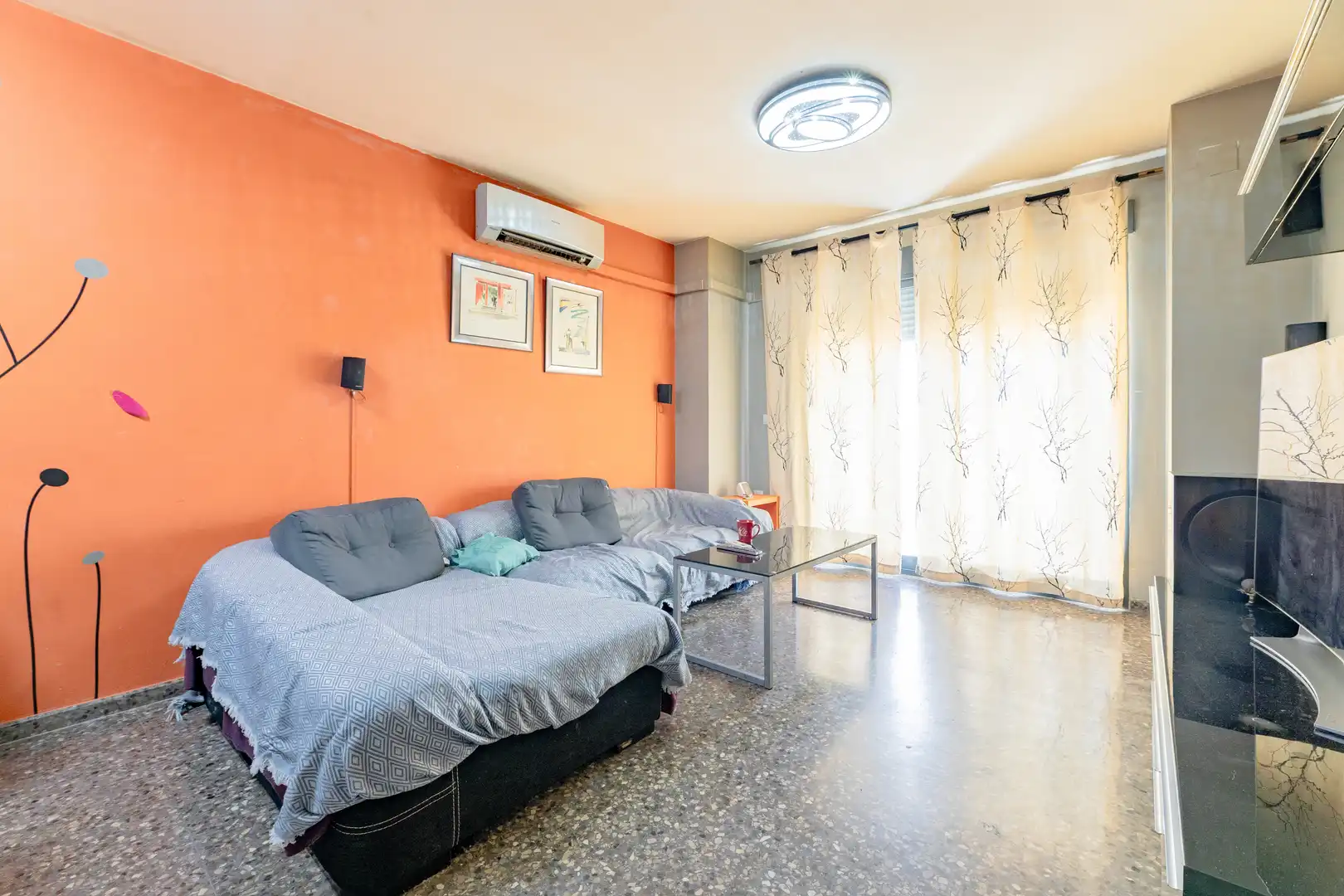 Living room of Flat for sale in Paterna  with Air Conditioner, Heating and Storage room