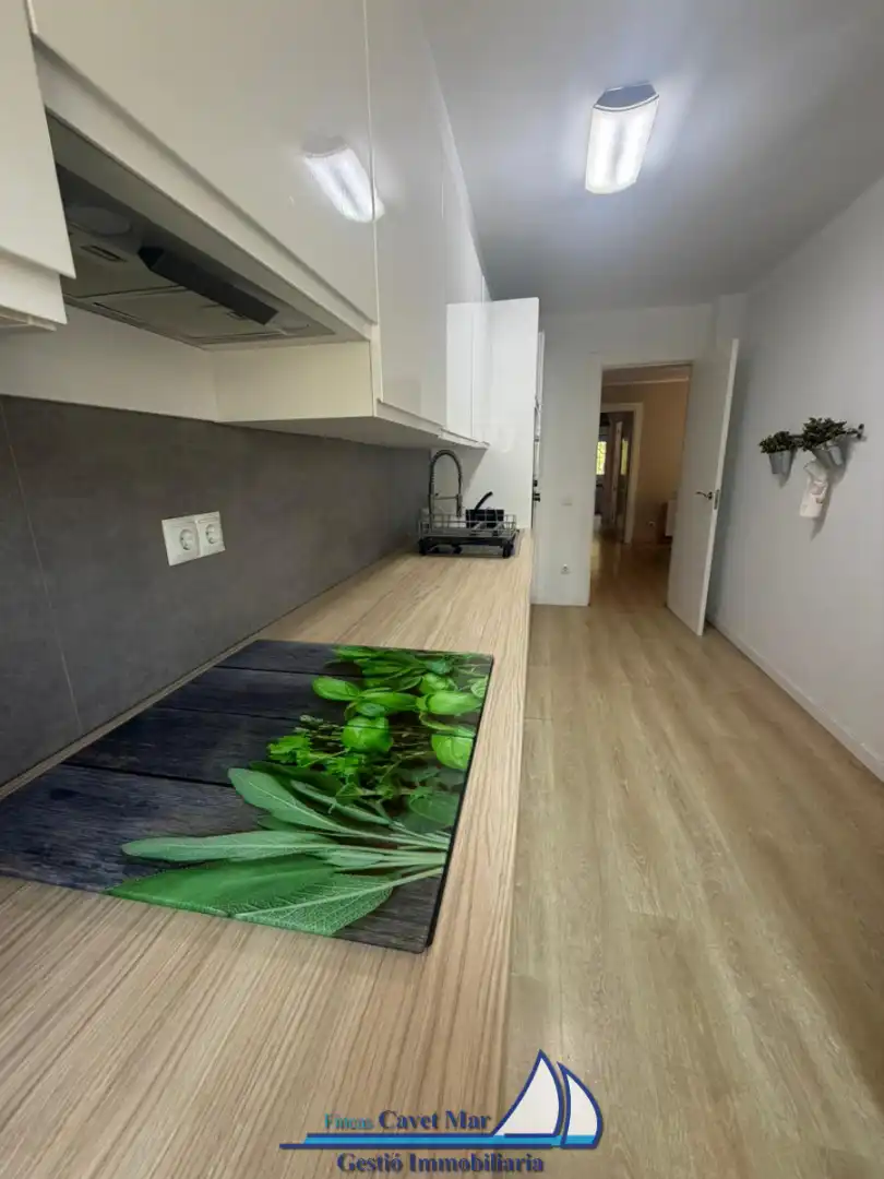 Cuina de Casa adosada en venda en Cambrils amb Aire condicionat, Calefacció i Jardí privat