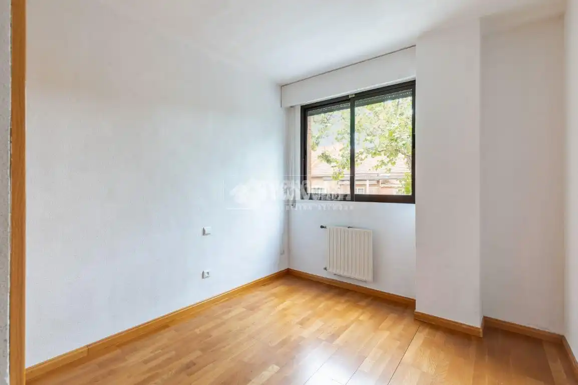 Bedroom of Flat for sale in Madrid  with Heating, Parquet flooring and Storage room