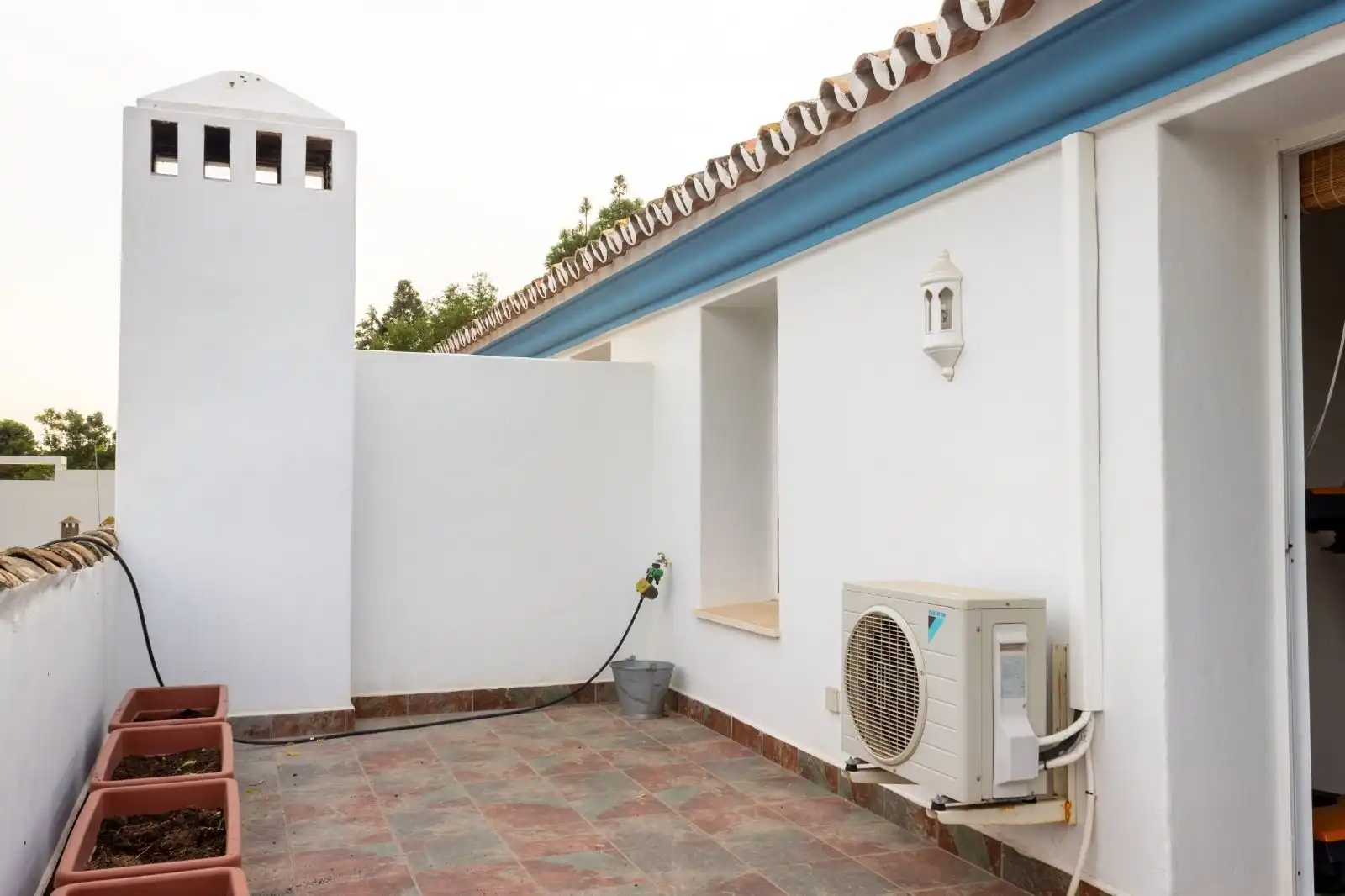 Terrassa de Casa adosada en venda en Marbella amb Aire condicionat, Jardí privat i Moblat
