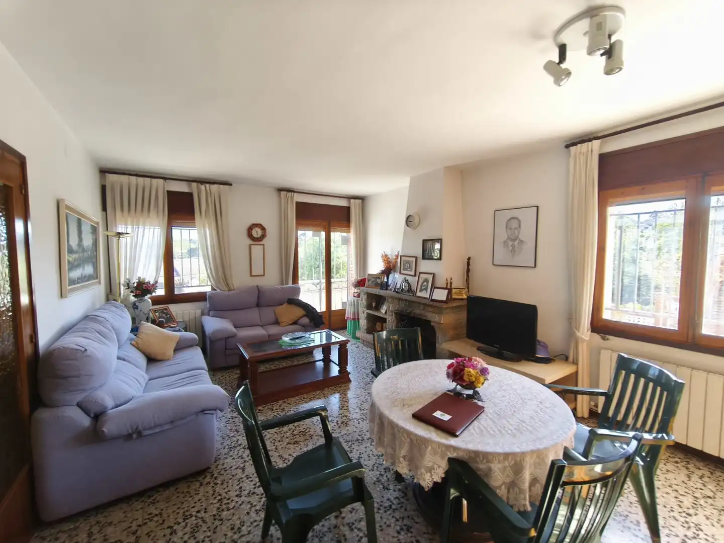 Sala d'estar de Casa o xalet en venda en Lliçà d'Amunt amb Calefacció, Jardí privat i Terrassa