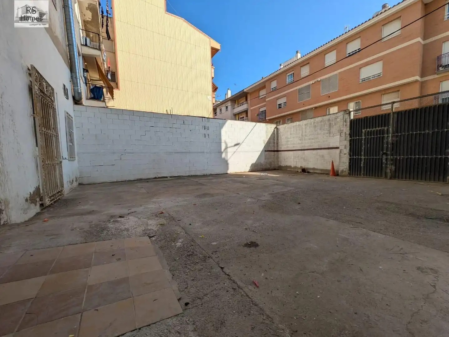 Aparcament de Local en venda en La Pobla de Vallbona