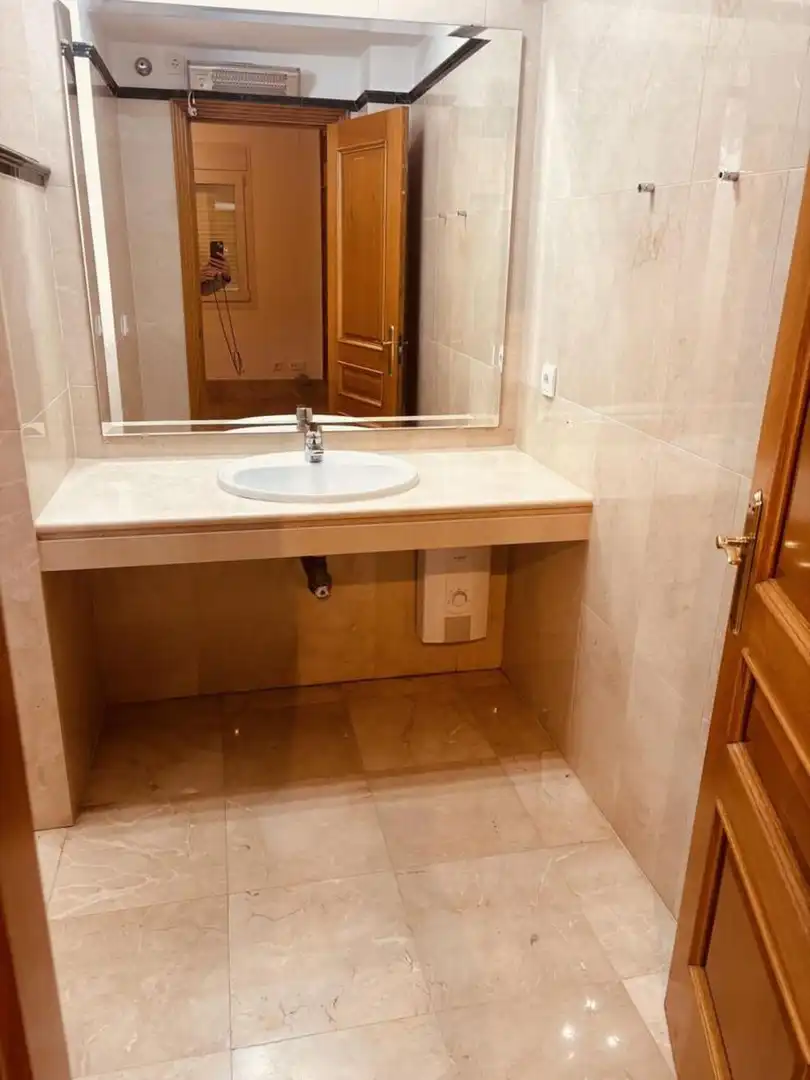 Baño de Casa adosada en venta en Marbella con Aire acondicionado, Jardín privado y Terraza