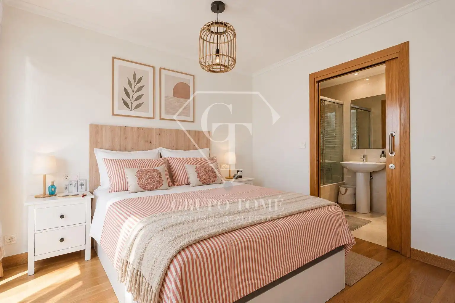Habitación de Casa adosada en venta en Orio con Calefacción, Terraza y Trastero