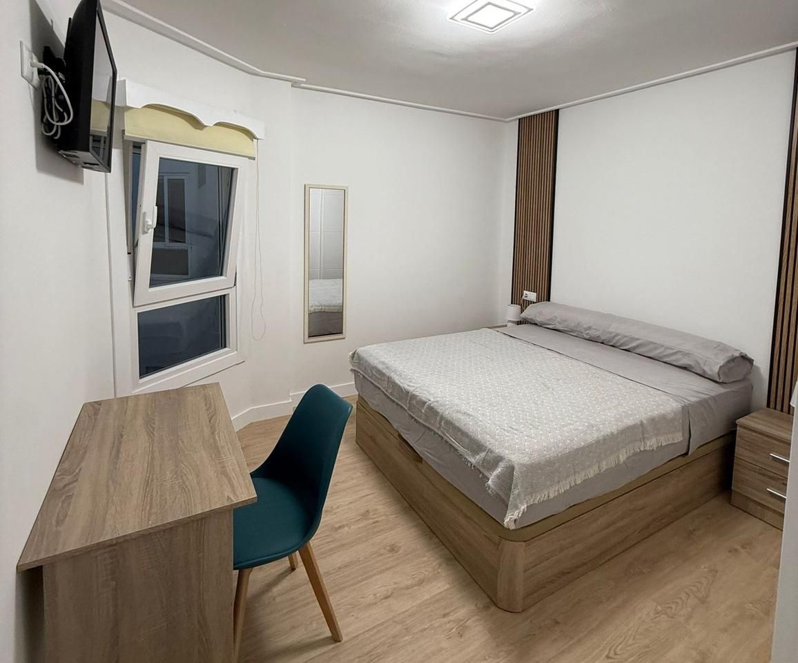 Habitación de Piso para compartir en Ourense Capital  con Calefacción, Parquet y Amueblado