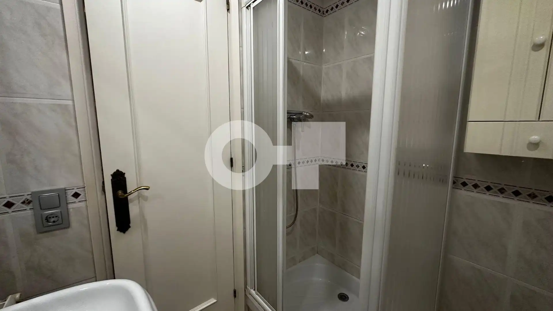 Badezimmer von Wohnung zur Miete in Barcelona mit Parkett, Terrasse und Alarm
