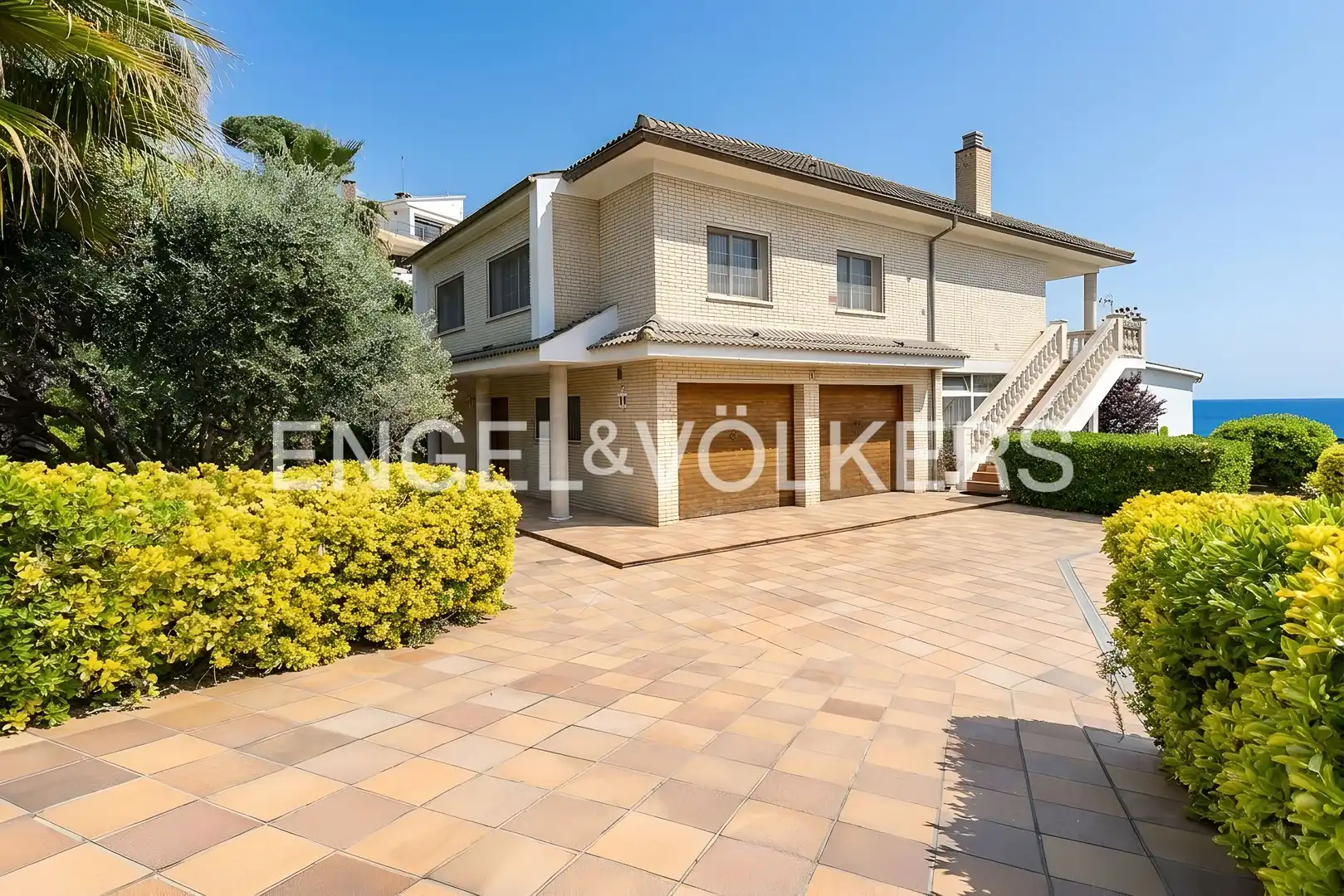 Vista exterior de Casa o xalet en venda en Sant Cebrià de Vallalta amb Calefacció, Jardí privat i Balcó