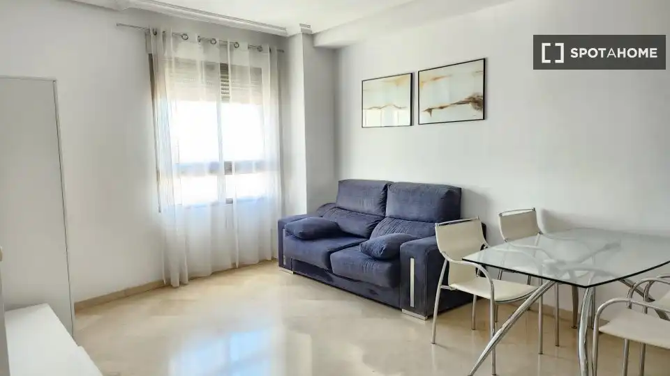 Sala d'estar de Pis de lloguer en Valencia amb Aire condicionat, Calefacció i Moblat