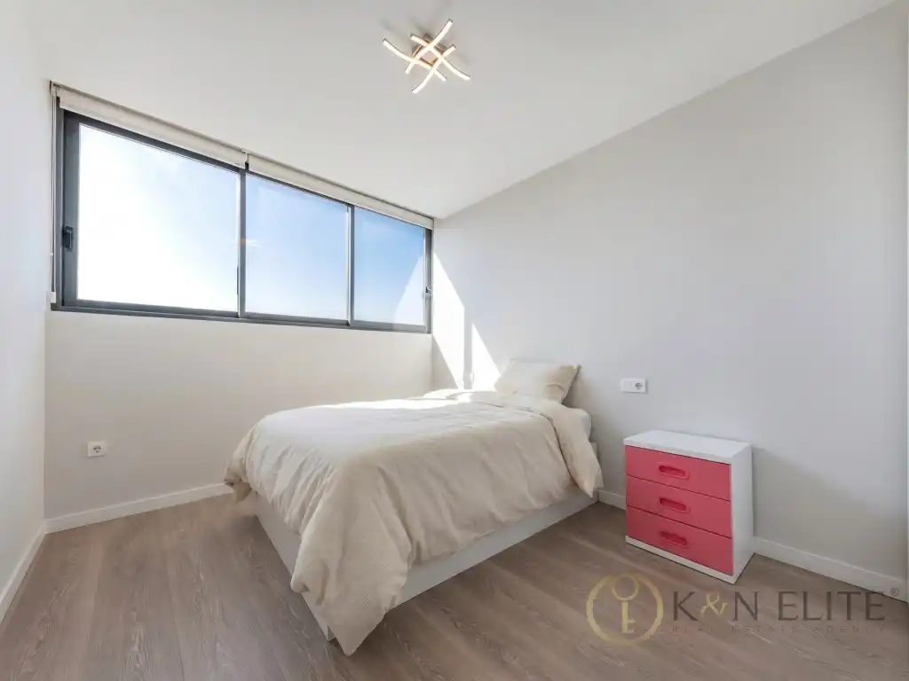 Habitación de Ático de alquiler en Benidorm con Aire acondicionado, Jardín privado y Piscina