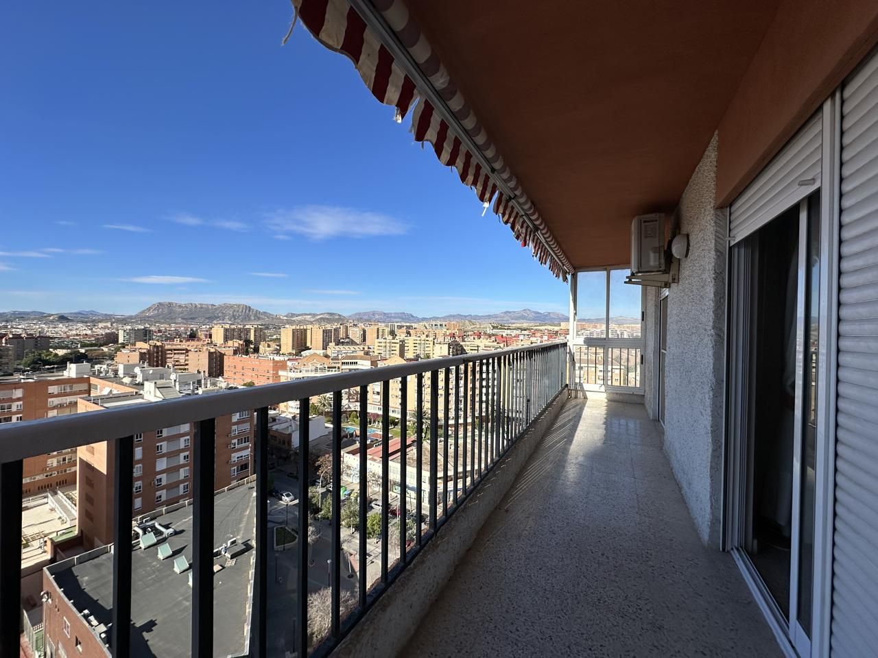 Vista exterior de Pis en venda en Alicante / Alacant amb Aire condicionat i Terrassa