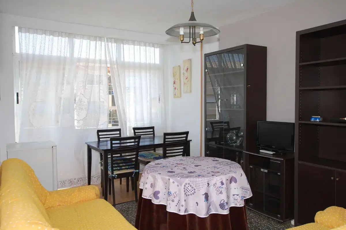 Sala de estar de Piso para compartir en Granada con Amueblado