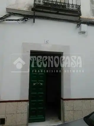 Außenansicht von Einfamilien-Reihenhaus zum Verkauf in Sevilla mit Terrasse und Balkon