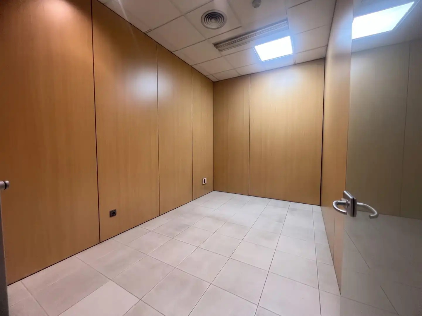 Office for sale in Las Palmas de Gran Canaria  with Air Conditioner