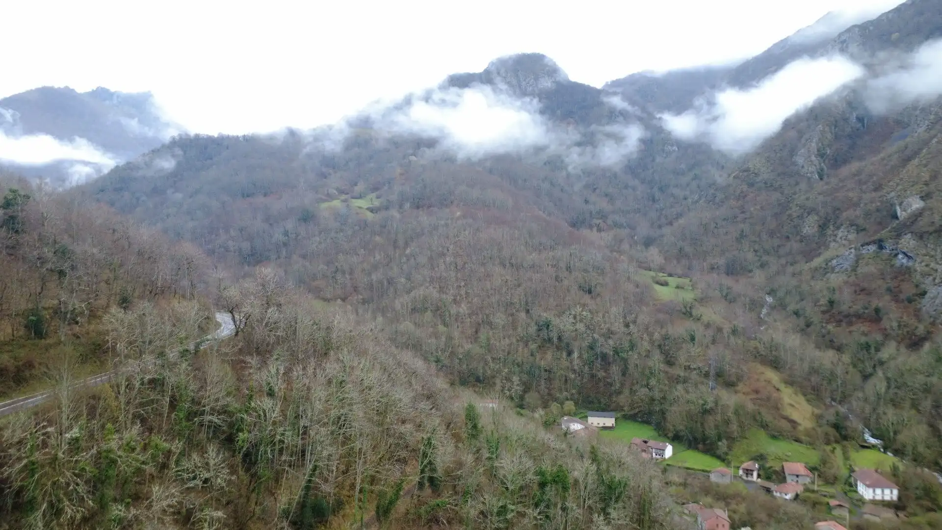 Vista exterior de Casa o xalet en venda en Oseja de Sajambre amb Calefacció