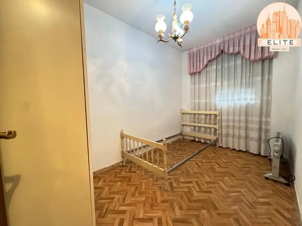 Habitación de Planta baja en venta en Getafe