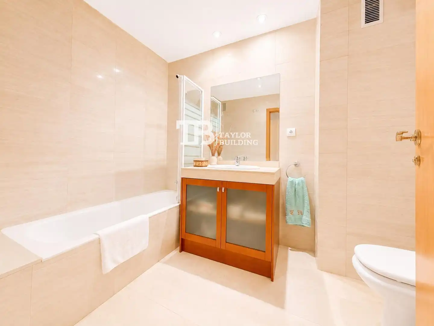 Bathroom of Flat for sale in  Palma de Mallorca  with Heating, Terrace and Storage room