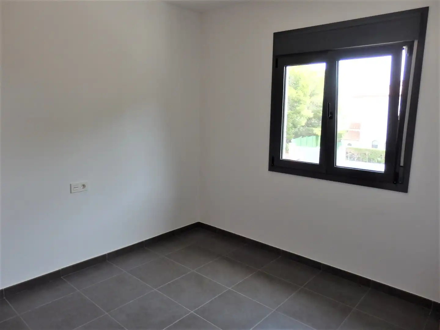 Einfamilien-Reihenhaus zum Verkauf in Mont-roig del Camp mit Klimaanlage, Privatgarten und Terrasse