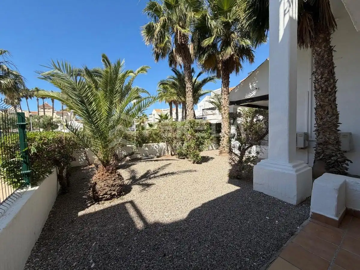 Vista exterior de Planta baja en venta en Roquetas de Mar con Aire acondicionado, Terraza y Amueblado