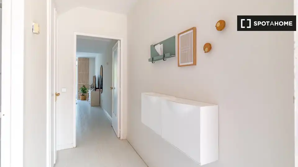 Flat for rent in Madrid  with Air Conditioner, Heating and Furnished