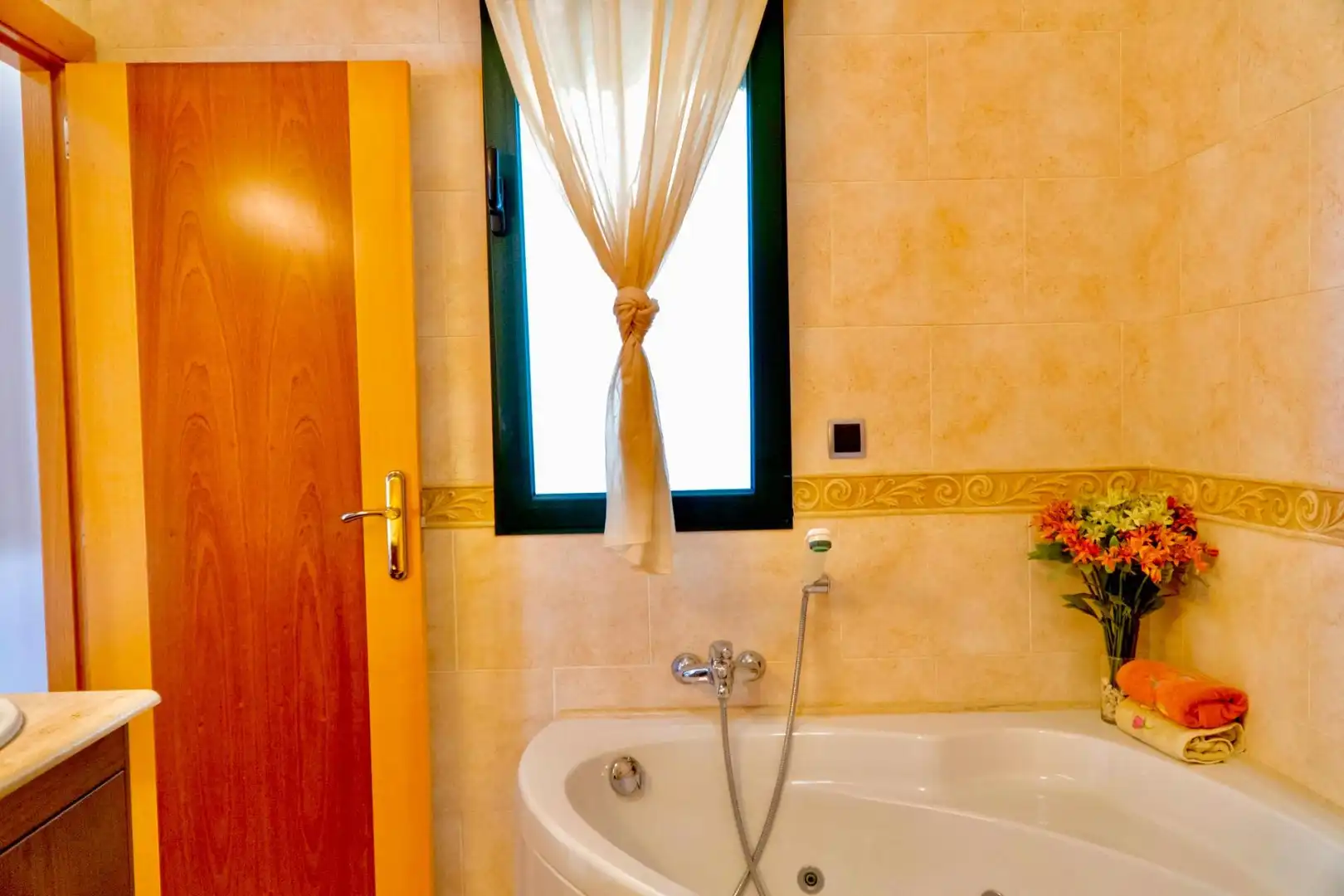 Bathroom of Houses for sale in Cocentaina  with Heating, Private garden and Parquet flooring