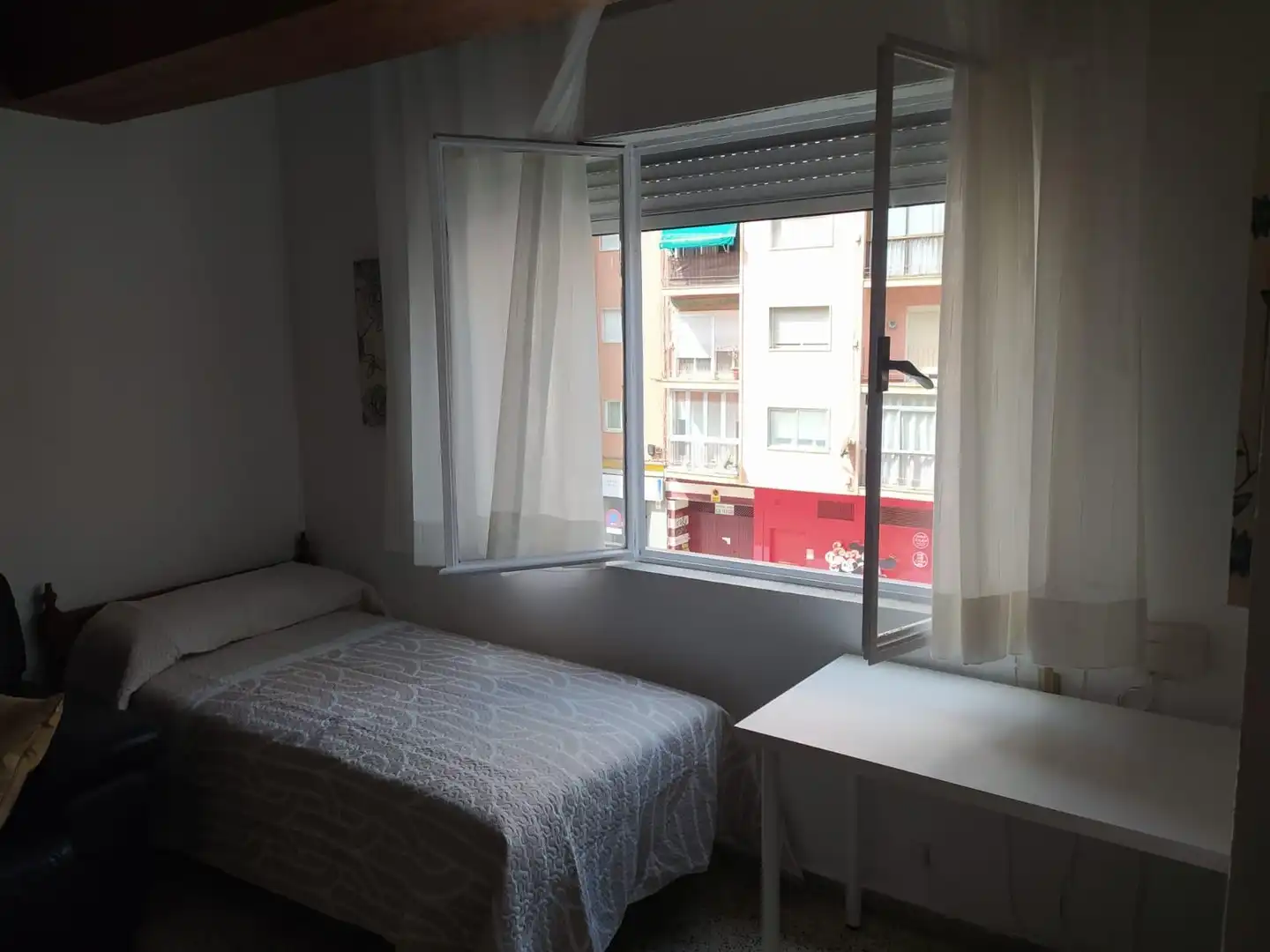 Habitación de Estudio de alquiler en Granada con Amueblado