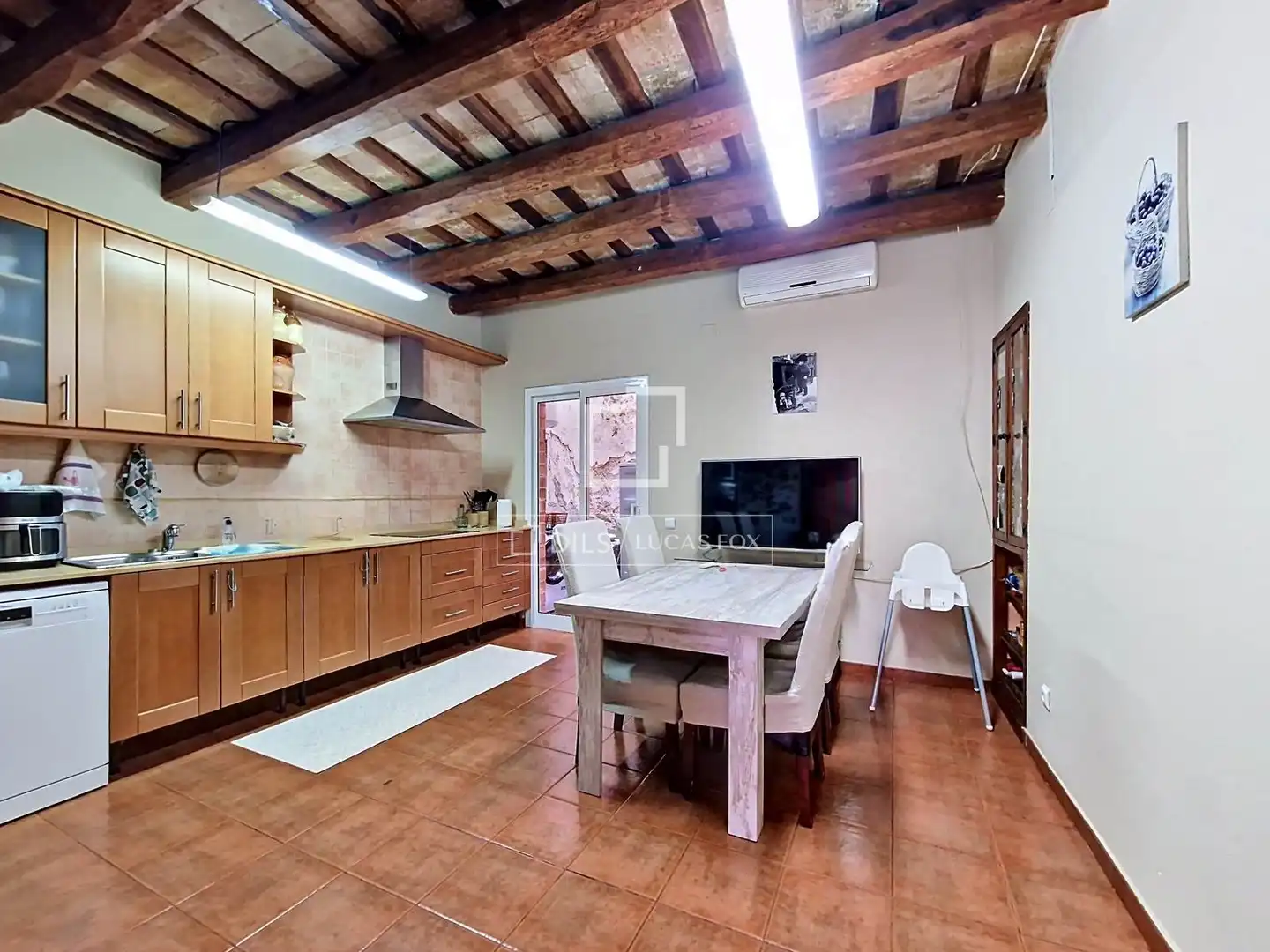 Cuina de Casa o xalet en venda en Vilanova i la Geltrú amb Aire condicionat, Calefacció i Terrassa