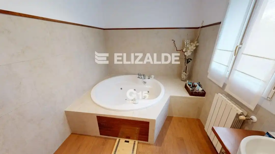 Bany de Casa o xalet en venda en Hondarribia amb Calefacció, Jardí privat i Terrassa