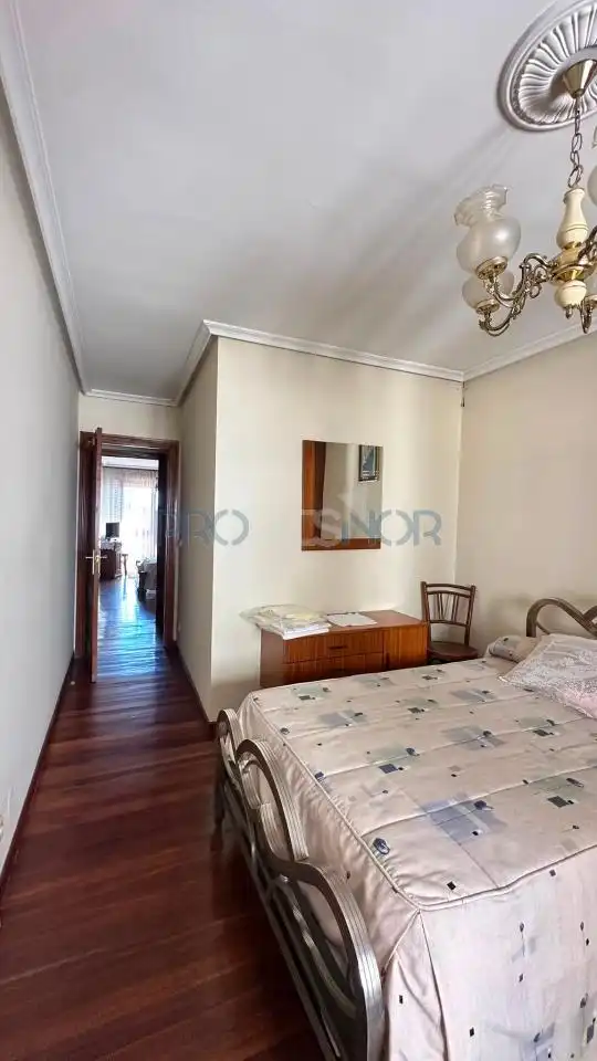Habitación de Piso en venta en León Capital  con Calefacción y Trastero